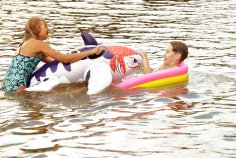 Spielende Kinder im Itzstedter See freibad_itzstedt.jpg